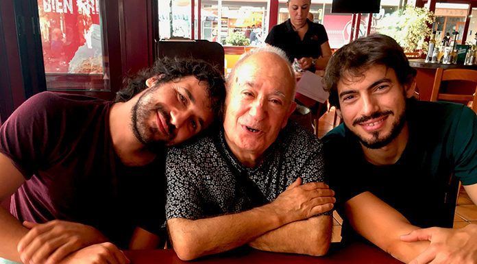 Álex Rodrigo: «El titular de «HBO compra la serie de Marianico el corto» parece de ‘El Mundo Today'» El último show Álex Rodrigo