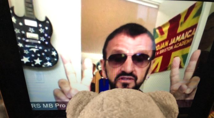 Raimundo Hollywood felicita a Ringo Starr en su propia casa