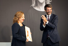Carmen Machi recibe el Premio Nacional de Cinematografía 2026 de manos de Ernest Urtasun Carmen Machi