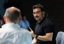 Juan Antonio Bayona asegura en el Festival de cine de Santander que las historias pueden ayudar a cambiar el mundo