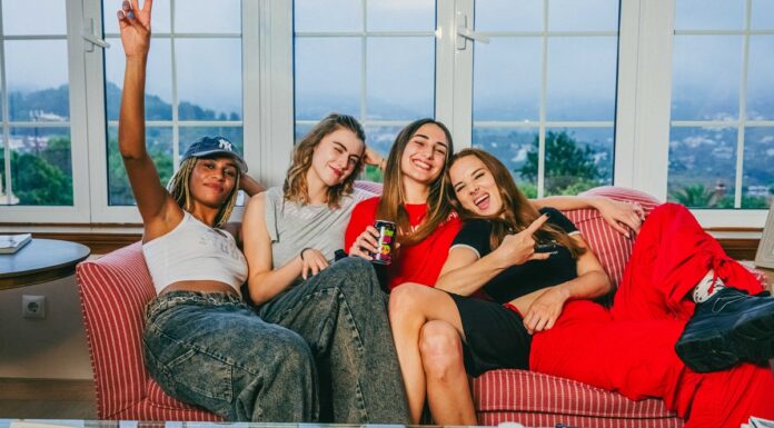 Se rueda ‘Juntas hasta la muerte’, comedia de terror dirigida por Igna L. Vacas y producida por Teikirisi Films, Panic in Frames y Guainot Juntas hasta la muerte
